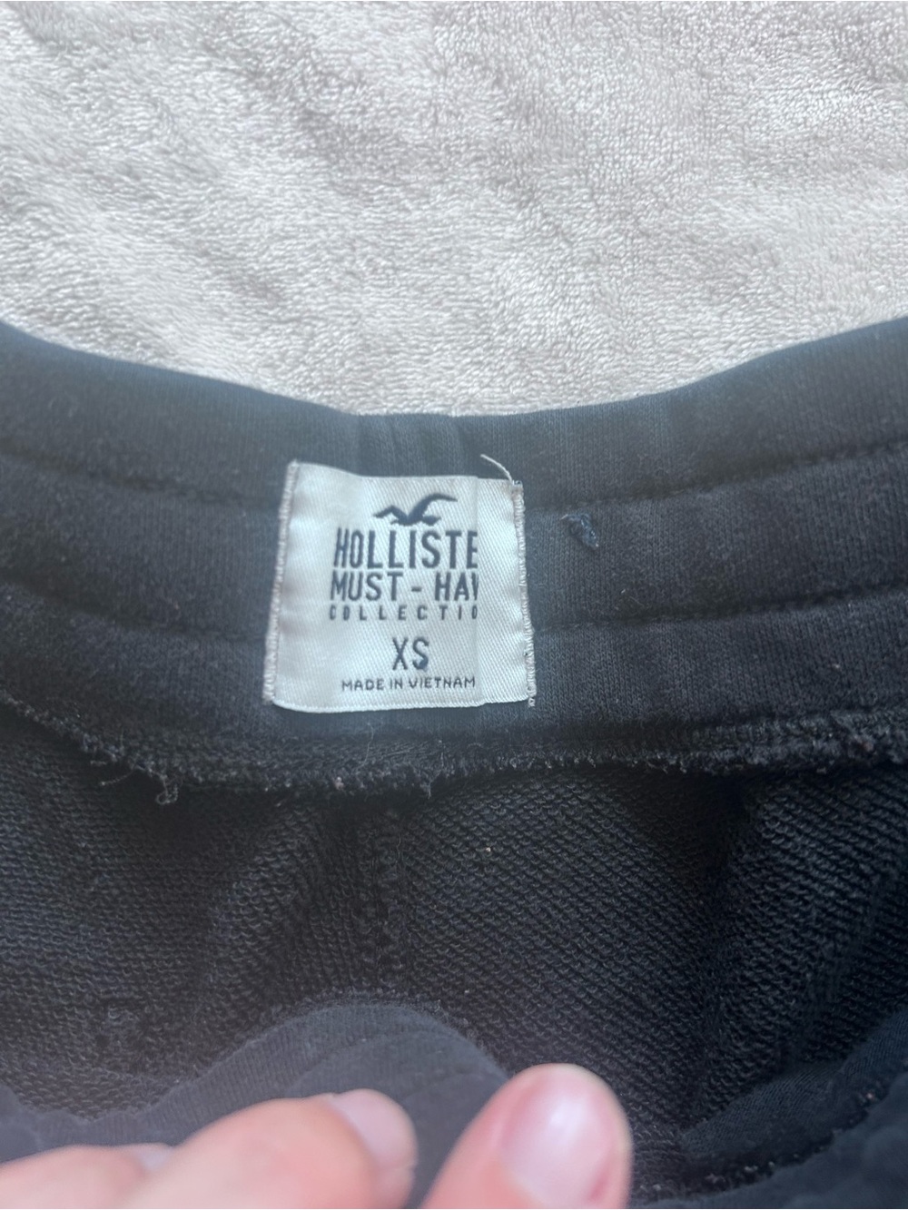 Hollister Must-Have Collection Black Women's Athletic Lounge Shorts - Picture 2 of 7